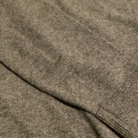Everlane Men's Cashmere V-Neck Sweater size Large Olive Green - Picture 7 of 8